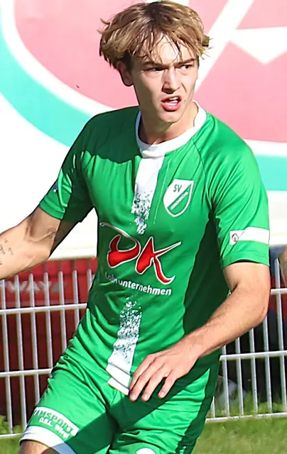 Der junge Elias Kaindl vom SV Kirchbichl erlitt im letzten Herbstspiel 2025 einen Kreuzbandriss.  | Foto: Schwaighofer