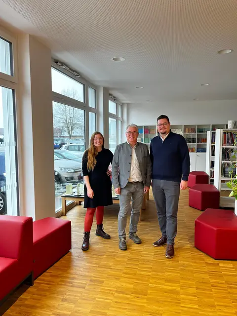 Vizebürgermeisterin Anna Wimmer, Bürgermeister Wolfram Moshammer und Landtagsabgeordneter Thomas Antlinger bei der Besichtigung des Schulzentrums Hartkirchen. | Foto: SPÖ