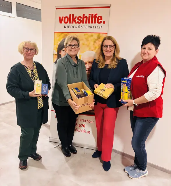 Regina Öllinger, Ilse Lenk, Staatssekretärin und Amstettner Volkshilfe-Vorsitzende Ulrike Königsberger-Ludwig und Karina Aflenzer | Foto: Volkshilfe Amstetten