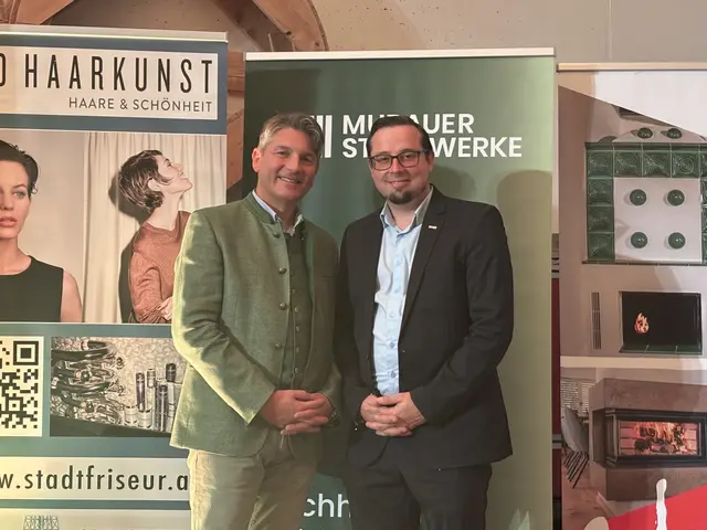 Albert Brunner und Armin Bacher waren sehr zufrieden über das rege Interesse an der Veranstaltung. | Foto: MeinBezirk/Angelika Brunner
