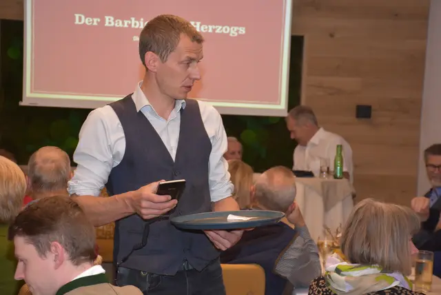 Die szenische Lesung "Der Barbier des Herzogs" mit Christoph Lettner und Christian Hochgatterer begeisterte. | Foto: Zinterhof