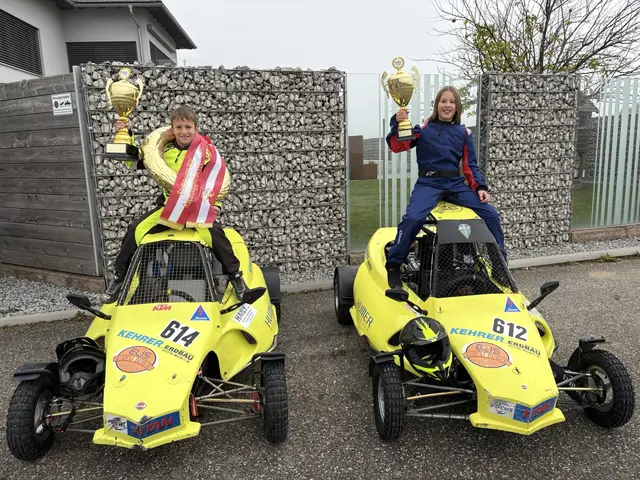 Fotoshooting mit Buggy und Pokal | Foto: Kehrer