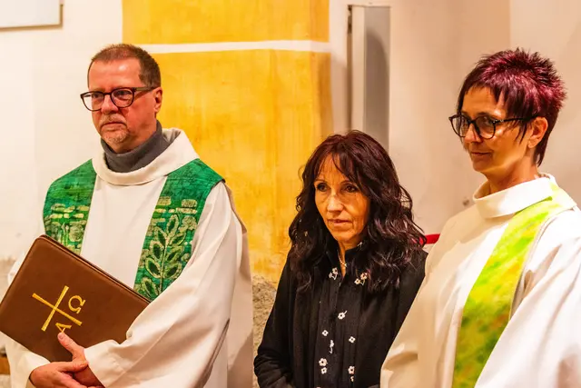 Vor der Feiergemeinde bekannten Pfarrer Markus Klepsa, Verwaltungsvorständin Johanna Lanzl und Pastoralvorständin Sabina Eder ihren Glauben. | Foto: Diözese Linz