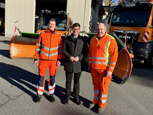Landeshauptmann-Stellvertreter Martin Gruber und Mitarbeiter aus den Landesstraßenmeistereien | Foto: Büro LHStv. Gruber/Gamper