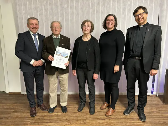 Josef Ramharter, Jubilar Hermann Vogl, Elfriede Kurzacz, Marlene Böhm-Lauter und Josef Rennhofer (v.l.) | Foto: Stadtgemeinde Waidhofen/Thaya