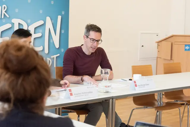 Durch die Nachrüstung mit Heizgeräten können beispielsweise fast alle WC-Anlagen im Winter betrieben werden. (Im Bild: Kay-Michael Dankl) | Foto: Stadt Salzburg/Rocio Escabosa