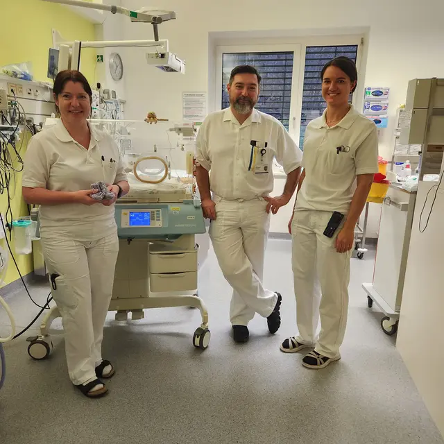 Stv. Stationsleitung DKKP Sonja Kirchhofer, OA Dr. Sebastian Schaub, DKKP Marie 
Glösmann | Foto: LK Amstetten