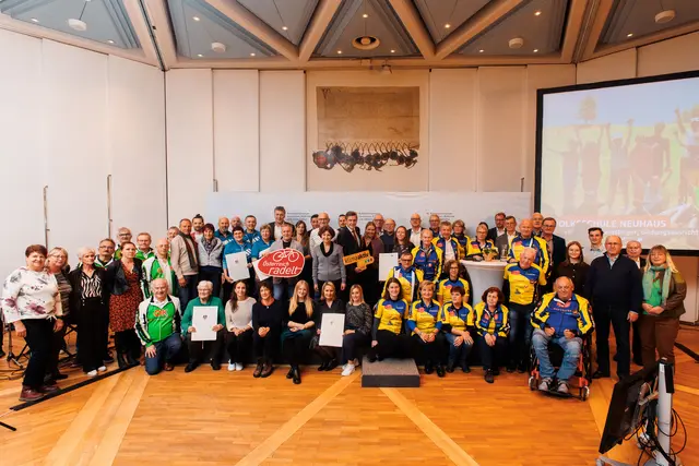 Mobilitätsminister Peter Hanke zeichnete die wadl-starken Leistungen aus. | Foto: klimaaktiv mobil / Adrian Almasan