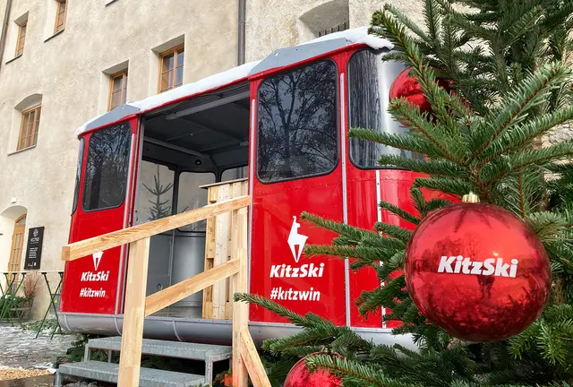 Die KC750-Gondel-Bar lädt zur weihnachtlichen "Bergfahrt" ein. | Foto: Breitfellner