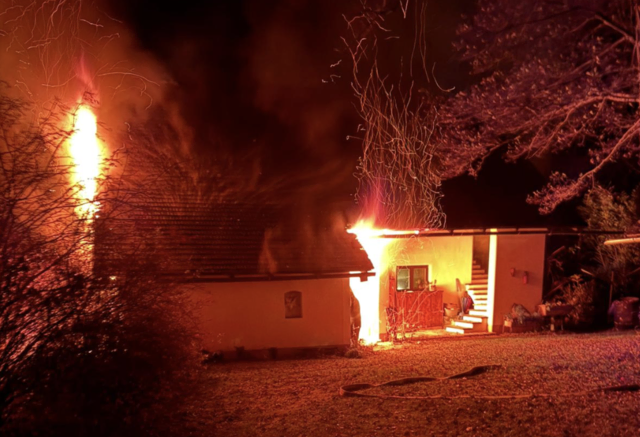 Ein Wohnhaus in Bodensdorf stand in Flammen. | Foto: Freiwillige Feuerwehr Bodensdorf - Tschöran