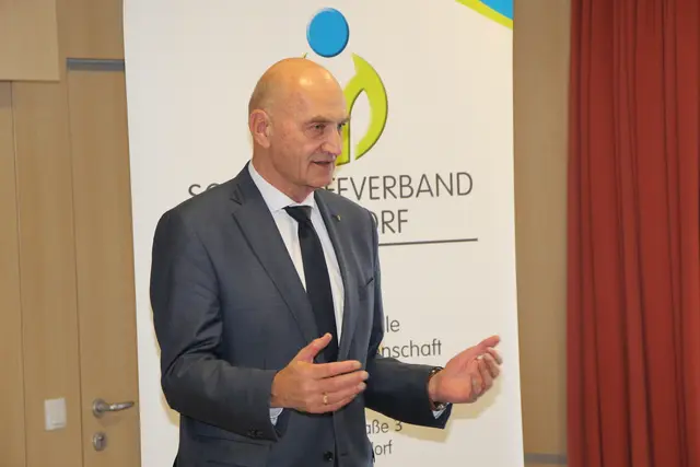 Soziallandesrat Christian Dörfel gratulierte zum 25. Geburtstag der Sozialberatungsstellen im Bezirk Kirchdorf | Foto: Staudinger