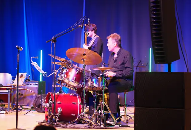 Nach zehnjähriger Pause trat László Demeter (am Schlagzeug) wieder beim Jazz-Weekend auf. | Foto: Robert Pacher