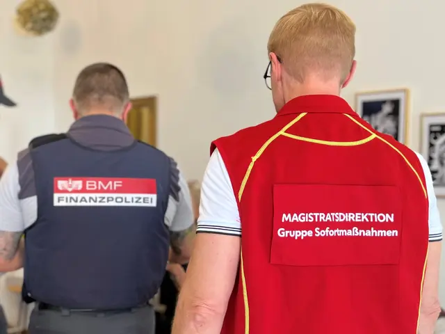 Die Gruppe Sofortmaßnahmen führte in Kooperation mit weiteren Behörden mehrere Razzien in Asia-Lokalen durch. Bei einem Fall flüchtete die Belegschaft. Eine Person versteckte sich in einem Schrank. | Foto: Gruppe Sofortmaßnahmen