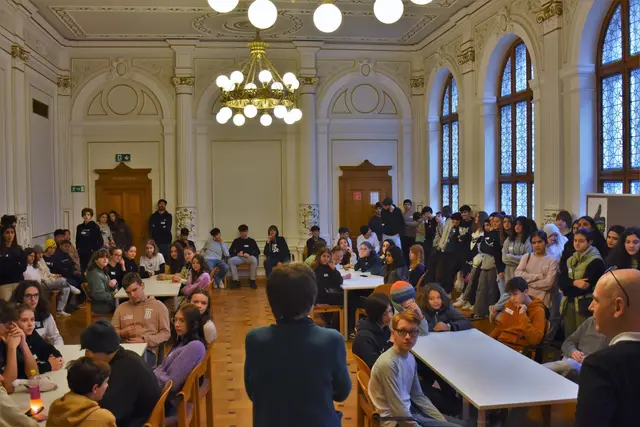 Eine Sitzung des Jugendparlaments. | Foto: BV18