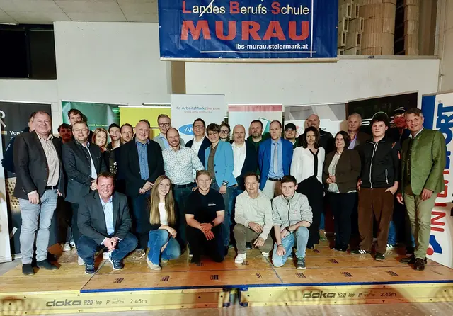 Mehr als ein Dutzend Betriebe stellten sich den interessierten Besuchern vor. | Foto: MeinBezirk/Angelika Brunner