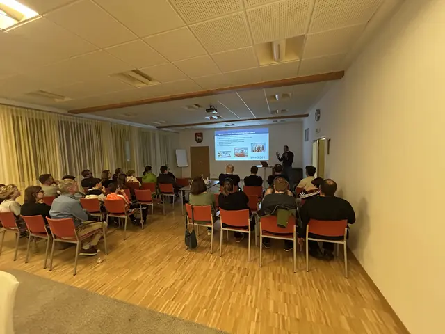 „Schule trifft Wirtschaft“ hieß es in der Sportmittelschule Bad Kreuzen. | Foto: Wirtschaftsbund Bad Kreuzen