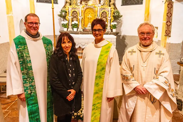 Pfarrer Markus Klepsa, Verwaltungsvorständin Johanna Lanzl und Pastoralvorständin Sabina Eder wurden von Generalvikar Severin Lederhilger (r.) feierlich in ihr Amt eingeführt. | Foto: Diözese Linz