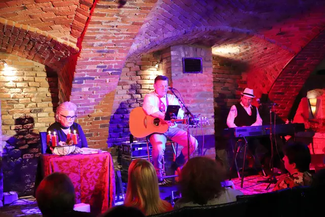 Im Austropop-Sound geben Grodaus und Michaela Geiger ein Benefizkonzert mit Lesung. | Foto: Edith Ertl