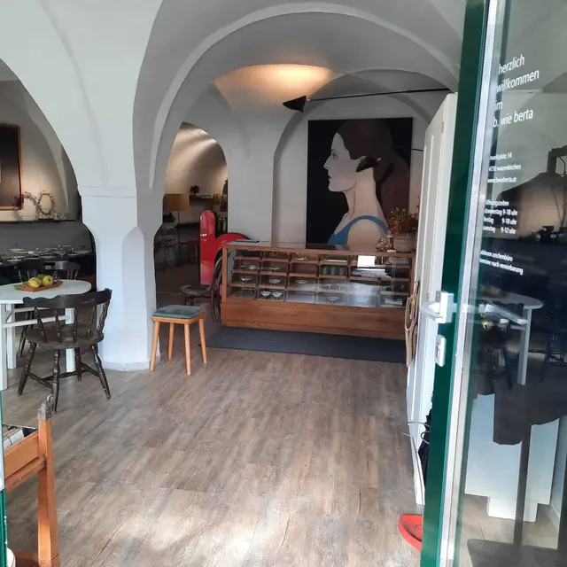 Das Geschäft „b wie berta – Coffee. Flowers. &amp; Goods.“ soll ein neuer Treffpunkt in Waizenkirchen werden. | Foto: Sylvia Borstnar