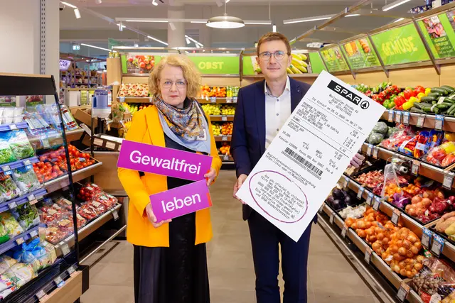 Frauen-Landesrätin Christiane Teschl-Hofmeister und SPAR NÖ-Geschäftsführer Alois Huber | Foto: NLK Pfeffer