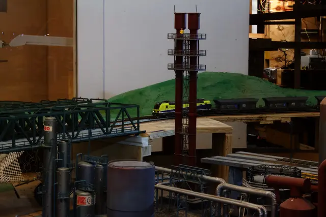 Einfahrt im Bahnhof Enns von der Hafenbrücke kommend. | Foto: Modellbahnclub Sankt Florian