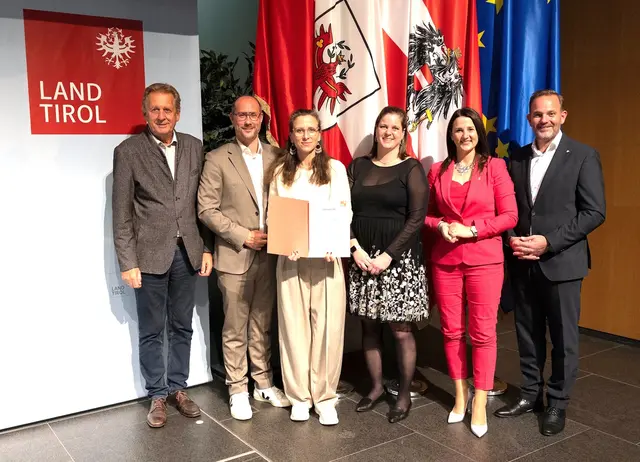Erwin Zangerl (AK), LR Mario Gerber, Sabrina Wachter (Verkehrsbüro), Tamara Brunner (Eurotours), LR Astrid Mair, David Narr (Fachkräftekoordinator WK Tirol). | Foto: Land Tirol/Sedlak