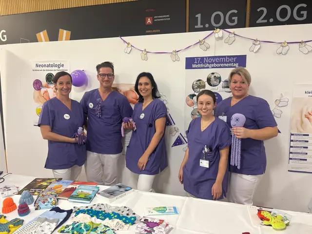 Team Neonatologie: Stationsleiterin Brigitte Wagner, Primarius Ernst Prethaler, Oberärztin Jasmin Stadler, DGKP Vanessa Drauch, Bereichsleiterin Verena Lackner (v.l.). | Foto: Gesundheit Burgenland
