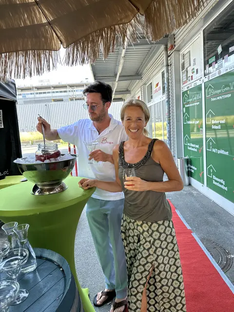 Sabine Urbanek hat einen Concept-Store eröffnet und bietet Punsch, Meersalz und Bikinis. | Foto: Sabine Urbanek