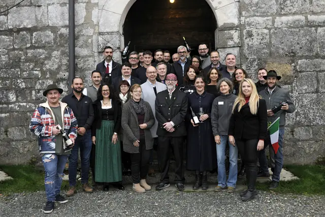 Alle Winzerinnen und Winzer gemeinsam mit Christina Dow - Apresvino sowie Marketinglady von Schloss Seggau und Organisatorin Petra Lakner (re). | Foto: Apresvino