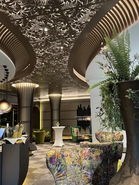 Der Raum punktet mit seinem außergewöhnlichen Design. | Foto: Wendl