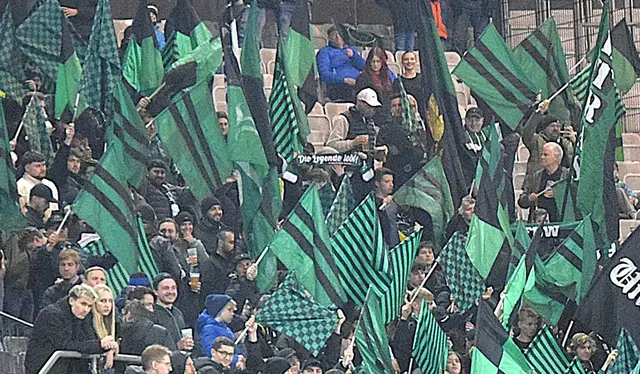 FC Wacker Anhang steht bekennend und nicht vermummt zum Tiroler Traditionsclub. | Foto: Schwaighofer