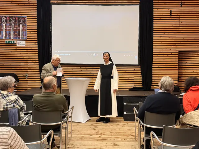 Beim ökumenischen Themenabend am Montag erhielten die Zuhörerinnen und Zuhörer Einblicke in das klösterliche Leben  | Foto: Andrea Glatzer