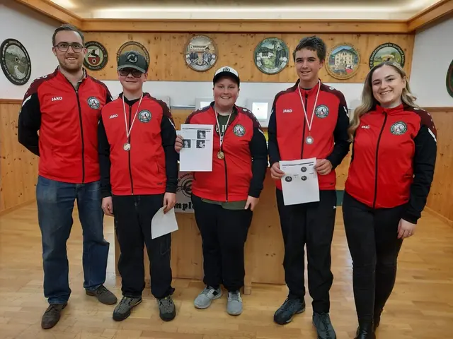 Jug II: Magnus Wallner, Samuel Nothdurfter, Ben Lemberger mit Gernot und Sara Rumpler | Foto: SSSV-Bezirk Pinzgau