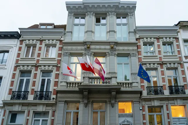 Das Verbindungsbüro der Euregio Tirol-Südtirol-Trentino in Brüssel feiert Geburtstag. Seit 1995 ist das Verbindungsbüro die zentrale Drehscheibe für die Vernetzung mit den Institutionen der Europäischen Union sowie internationalen AkteurInnen. | Foto: Land Tirol/Pölzl