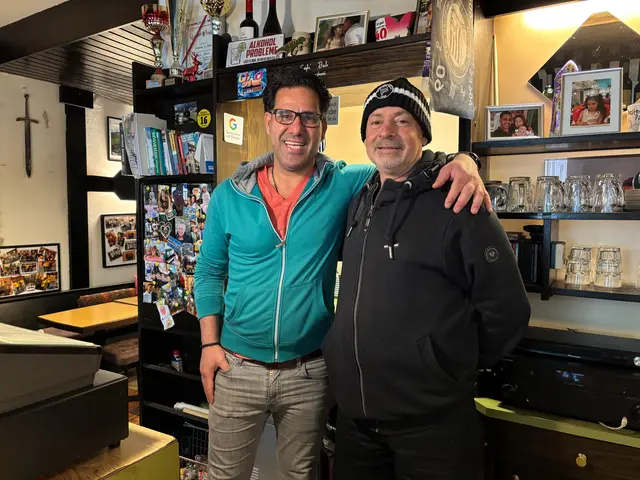 Eingespieltes Team: Betreiber Hassan Lashani und Koch Alexandros Bekos vom Cafe Bali in Graz-Jakomini. | Foto: Christoph Lamprecht