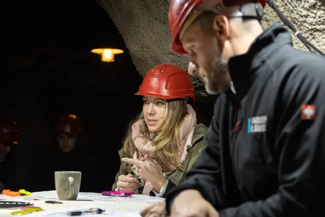 Nina Zechner (IV-Steiermark, stv. Geschäftsführerin und Manuel Woschank (Montanuniversität Leoben, stv. Lehrstuhlleiter Industrielogistik)

 

04_ Dr. Berndt Jesenko, MSc (FH Campus, stv. Studiengangsleitung) teilt Expertise und Visionen mit dem ILS Advisory Board

 

05_ Dr. Berndt Jesenko, MSc (FH Campus, stv. Studiengangsleitung) und Philipp Trummer, MSc ( ITanic GmbH, CEO &amp; Founder)

 

06_ Oliver Lehner (KNAPP AG, Vice President Partner &amp; Products), Wolfgang Eder (Wolfgang Eder Evolution GmbH, CEO &amp; Founder) und Managing Partner &amp; ILS Projectlead Kajetan Bergles

 

07_ILS 2026: Aufbereitung des neuen Jahresthemas_Digital Confirmation

 

08_ILS Jahresausklang im Grazer Schlossparkstollen | Foto: ILS365