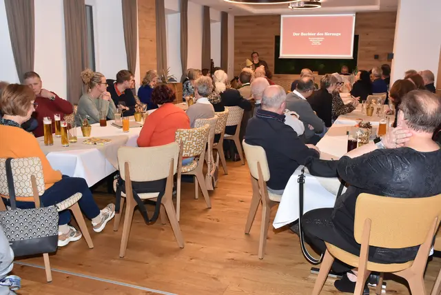 Die szenische Lesung "Der Barbier des Herzogs" mit Christoph Lettner und Christian Hochgatterer begeisterte. | Foto: Zinterhof