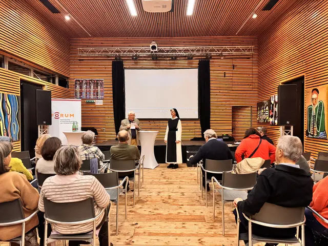 Über Einladung der evangelischen Tochtergemeinde Neusiedl am See und der katholischen Erwachsenenbildung referierte Sr. Bernarda über 70. Jahre Kloster Marienkron  | Foto: Andrea Glatzer