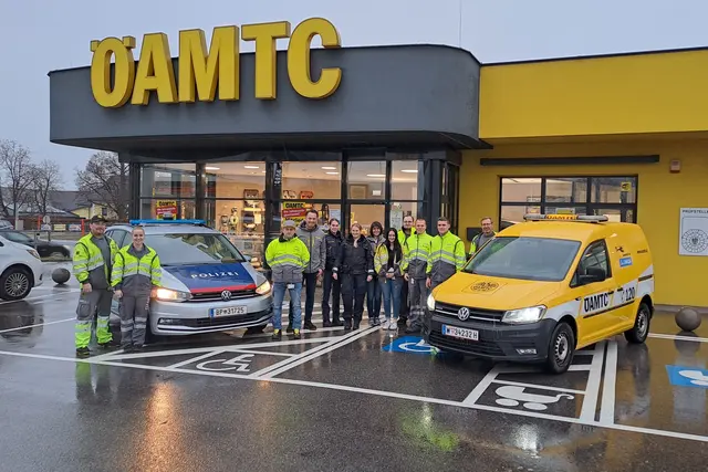 Im Rahmen der zweistündigen Aktion wurden 27 Fahrzeuge mit mangelhafter Beleuchtung von der Polizei angehalten, 37 Lampen wurden ausgetauscht. | Foto: Öamtc