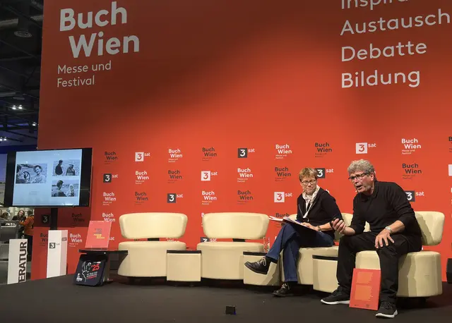 Das Werner Berg Museum auf der "Buch Wien": Autor und Kurator Harald Scheicher präsentierte das aktuelle Buch zur Ausstellung. | Foto: Arthur Ottowitz