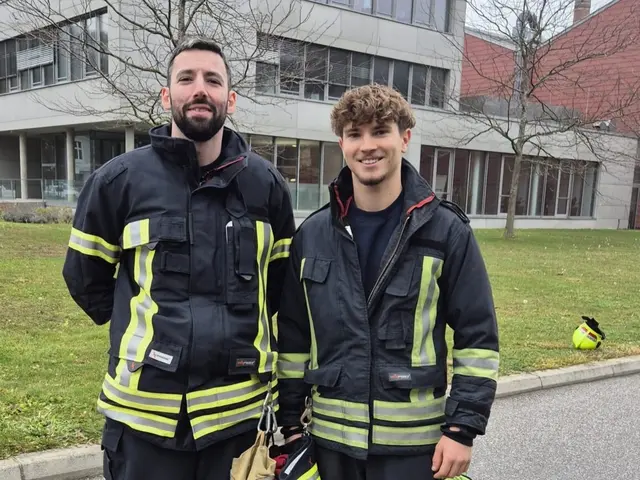 Die Leesdorfer Feuerwehmänner haben die Feuerwehr Grundausbildung mit höchster Punktezahl abgeschlossen. Probefeuerwehrmann Michael Horvath und Probefeuerwehrmann Julien Wolfslast | Foto: www.ff-baden-leesdorf.at