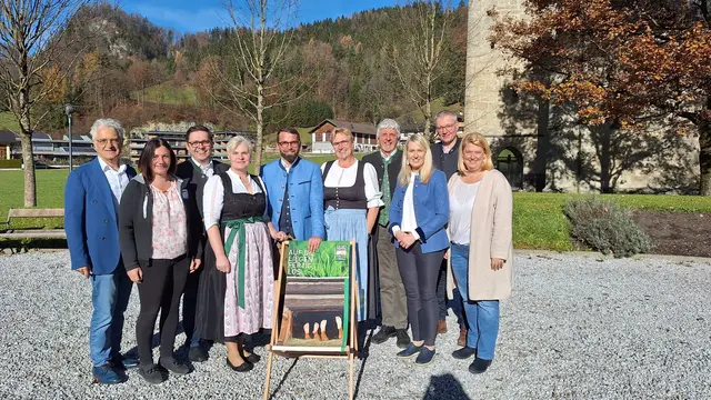 UaB-JHV 2025: Hans Embacher, Conny Groder, Franz Wieser, Claudia Entleitner, Johannes Handlechner, Augustine Lienbacher, Klaus Vitzthum, Gertraud Ziller, Florian Brunauer, Alexandra Winter (v.li.) | Foto: Urlaub am Bauernhof im SalzburgerLand