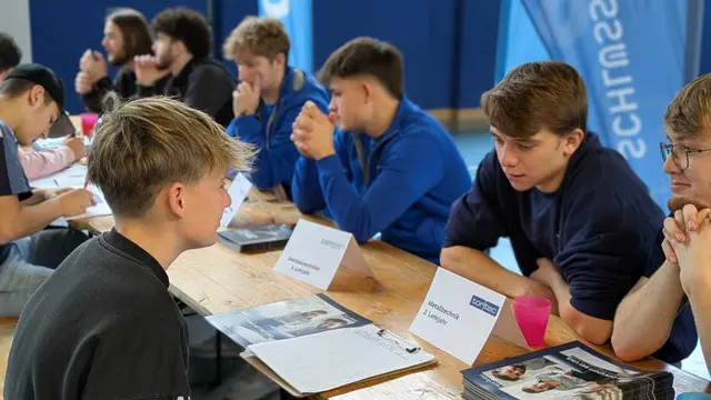 Die Lehrlinge der Betriebe berichteten von ihren eigenen Erfahrungen. | Foto: PTS Schwanenstadt