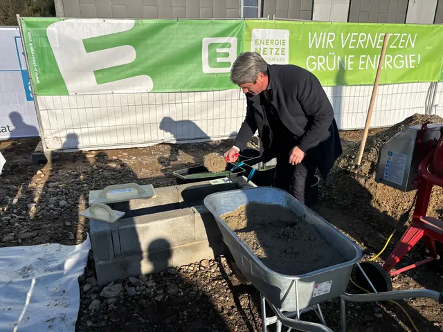 Die Zeitkapsel mit der Urkunde wurde eingemauert. | Foto: Almer