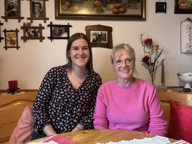 Anna Huber und Waltraud Merl sind sehr froh darüber, in Deutsch-Griffen zu leben. | Foto: MeinBezirk.at/Astrid Siebert