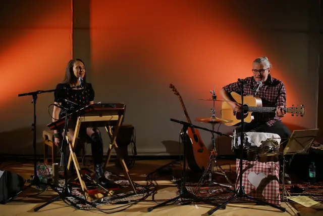 Maria Ma spielt im Duo MaWieHold! zwei Benefizkonzerte für Bruder und Schwester in Not. Am 27. November spielt sie in Lienz im BIldungshaus Osttirol. | Foto: © BSIN/ R. Mabala