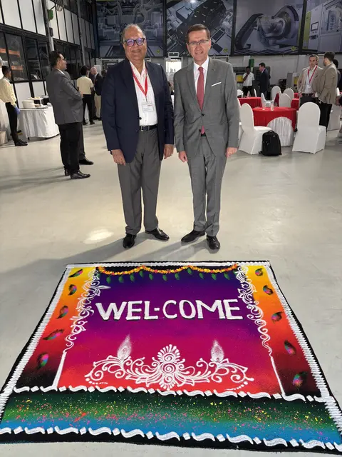 Ranjan Budhiraja (l.) ist seit 44 Jahren für die Außenwirtschaft Austria der Wirtschaftskammer in Indien tätig und begleitete auch die von Landesrat Markus Achleitner angeführte oberösterreichische Wirtschaftsdelegation bei ihrem Aufenthalt in Indien. | Foto: MeinBezirk/Thomas Winkler