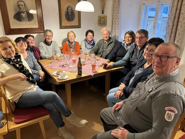 Jeden Montag kommen einige Leute im Kulturcafé in Oberneukirchen zusammen und verbringen gemeinsam Zeit. | Foto: Erika Ganglberger