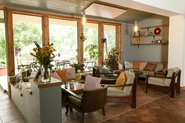 Das Café Schillwasser, bei der Kleinen Stadtfarm, ist eines der Highlights. | Foto: Pierro Chiusi