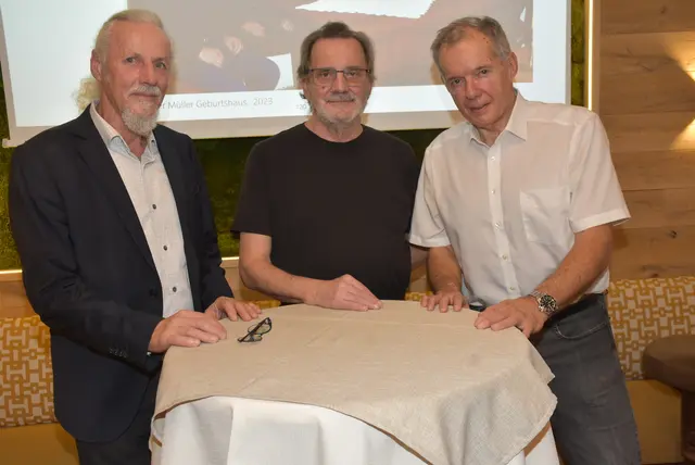 Die szenische Lesung "Der Barbier des Herzogs" begeisterte. Walter Edtbauer, Christian Hochgatterer, Christoph Lettner.   | Foto: Zinterhof